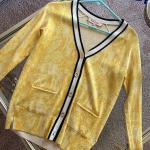 XS juicy couture sweater. Never worn. So soft.